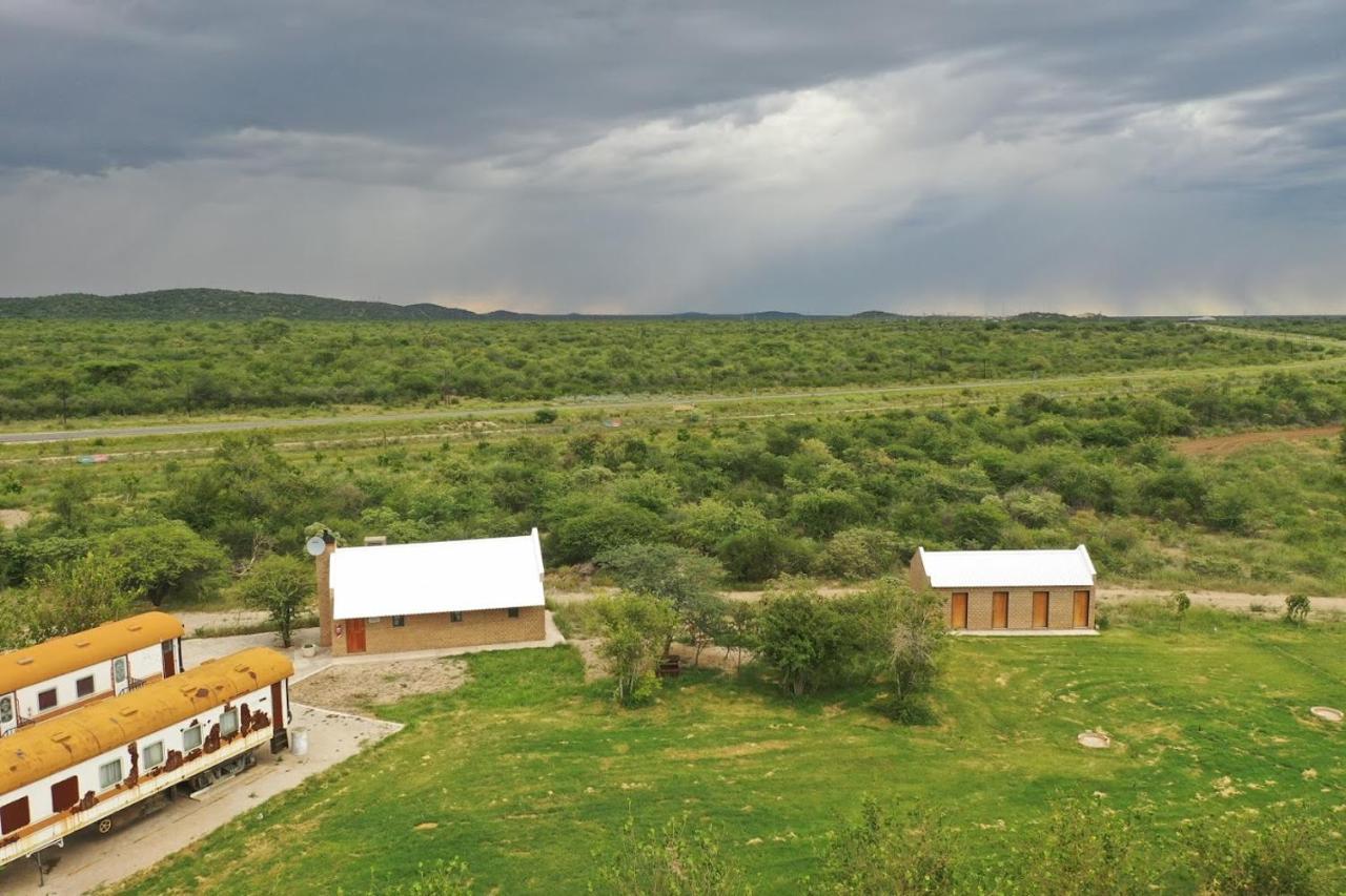 Conductor'S Inn Цумеб Экстерьер фото