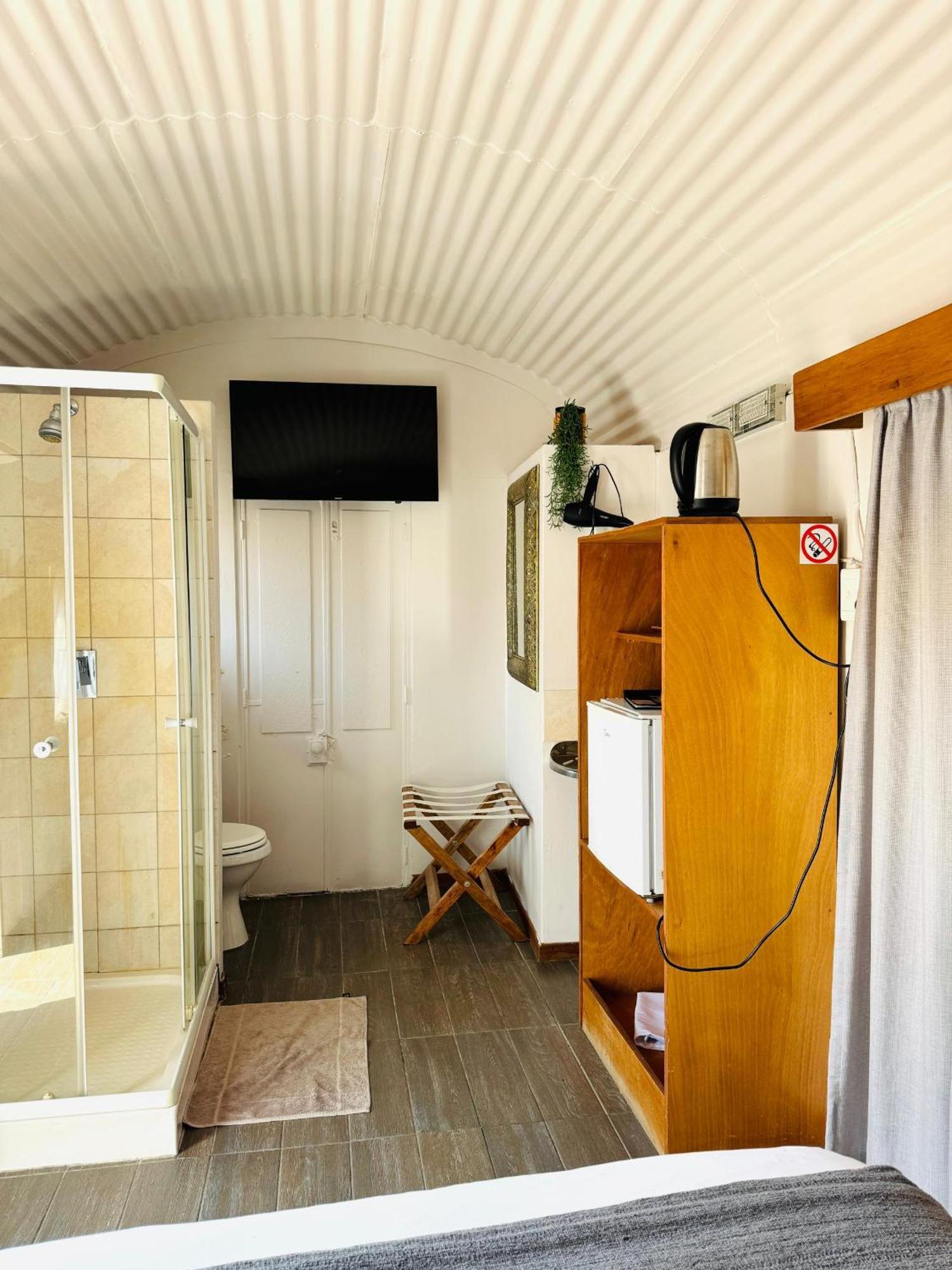 Conductor'S Inn Цумеб Экстерьер фото